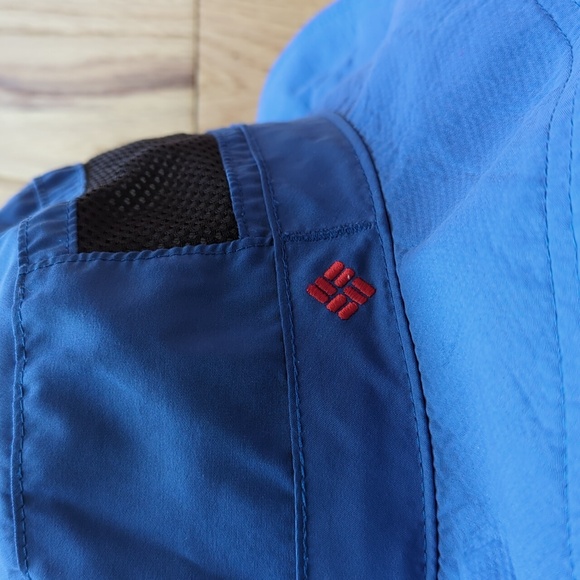 Columbia. Youth Sized Adjustable / Stretch Bucket Hat. - Picture 2 of 8